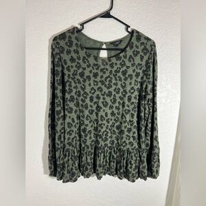 Lucky Brand Women’s Long Sleeve Olive Green Leopard Print Shirt Sz M